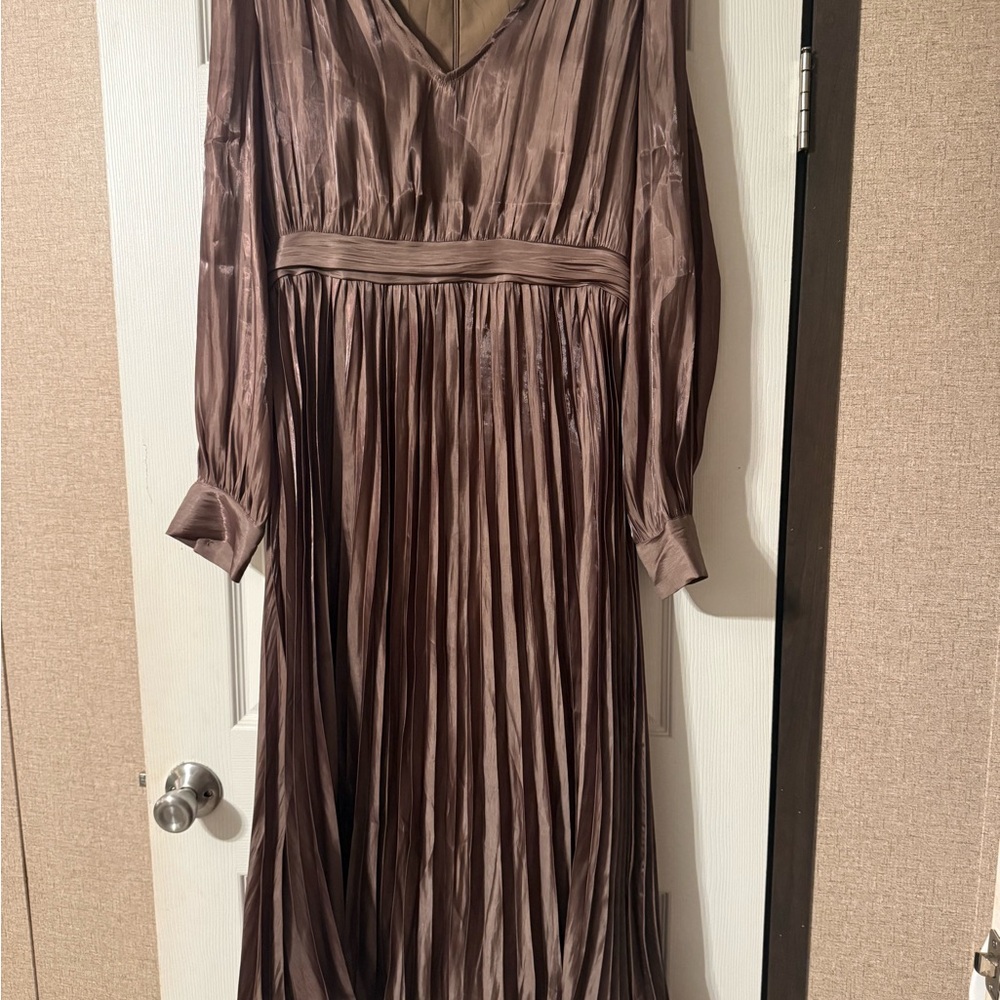 Elegant Brown Pleated V-Neck Women's Dress